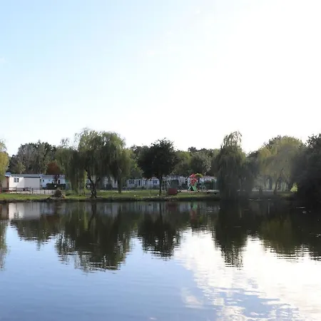 Camping Mobil-home Spacieux Avec Terrasse Pour 6 Personnes - Api-1-52-386