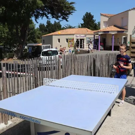 Mobil-home Spacieux Avec Terrasse Pour 6 Personnes - Api-1-52-386 *