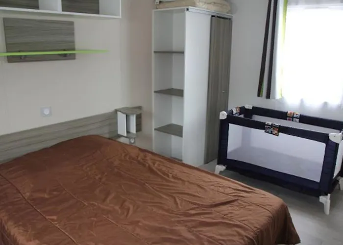 Mobil-home Avec Terrasse Pour 6 Personnes - Api-1-52-386