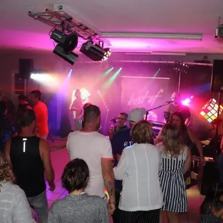 Кемпинг Mobil-home Avec Terrasse Pour 6 Personnes - Api-1-52-386