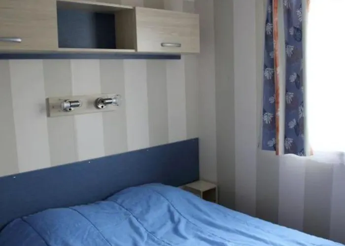 Mobil-home Avec Terrasse Pour 6 Personnes - Api-1-52-386 *